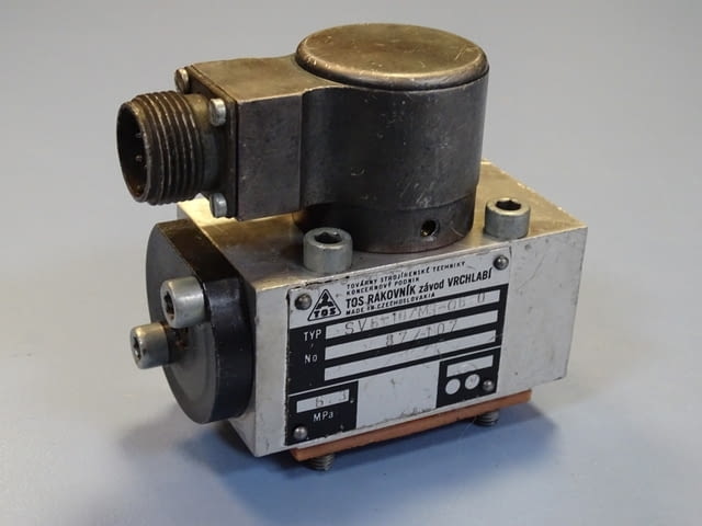 Хидравличен пропорционален клапан TOS Rakovnik SVG-10/M3-06-0 servo valve - снимка 1