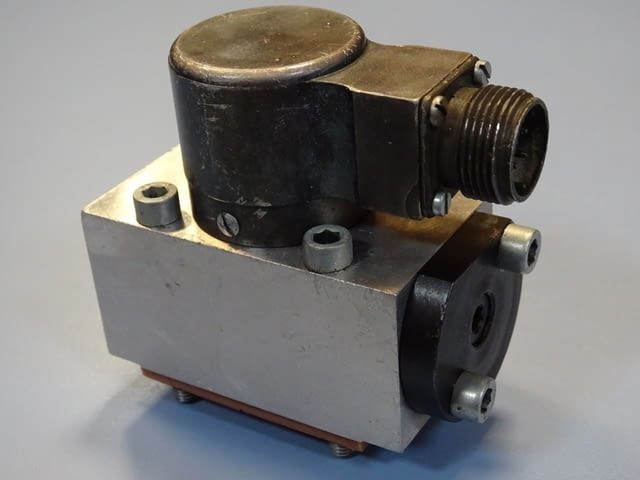 Хидравличен пропорционален клапан TOS Rakovnik SVG-10/M3-06-0 servo valve - снимка 4