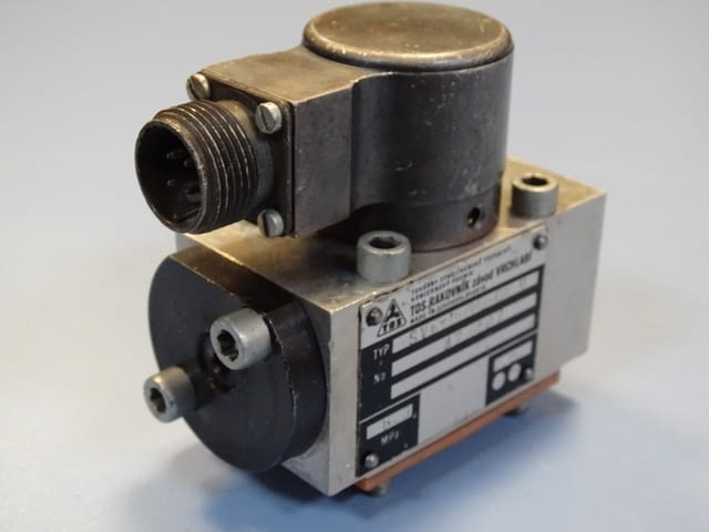 Хидравличен пропорционален клапан TOS Rakovnik SVG-10/M3-06-0 servo valve - снимка 7
