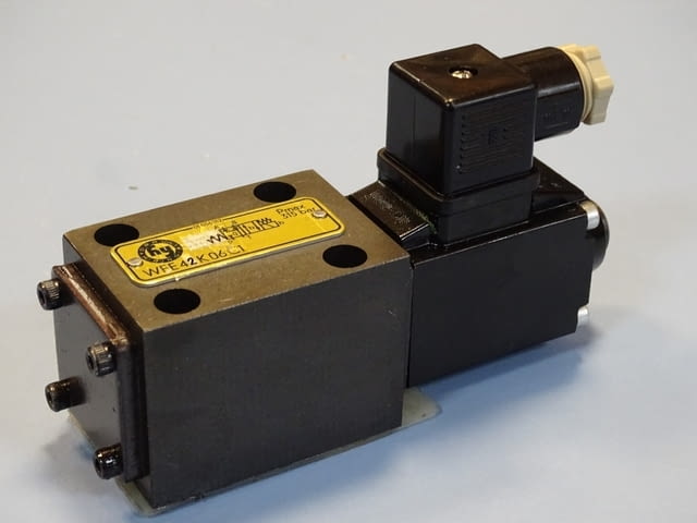 Хидравличен разпределител Hydraulik Ring WFE42K06C1 directional valve 24VDC - снимка 1