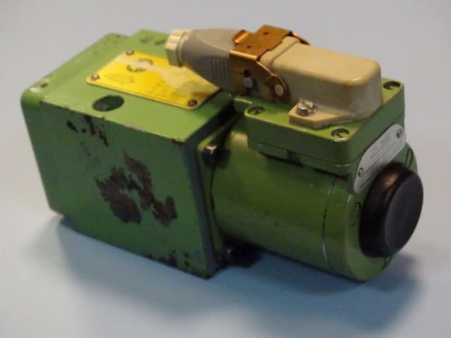 Хидравличен разпределител Hydraulik Ring SEF2-10 directional valve 24VDC - снимка 4