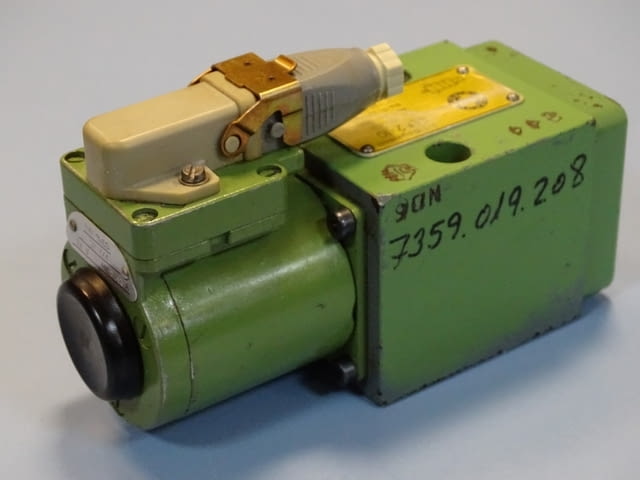 Хидравличен разпределител Hydraulik Ring SEF2-10 directional valve 24VDC - снимка 6