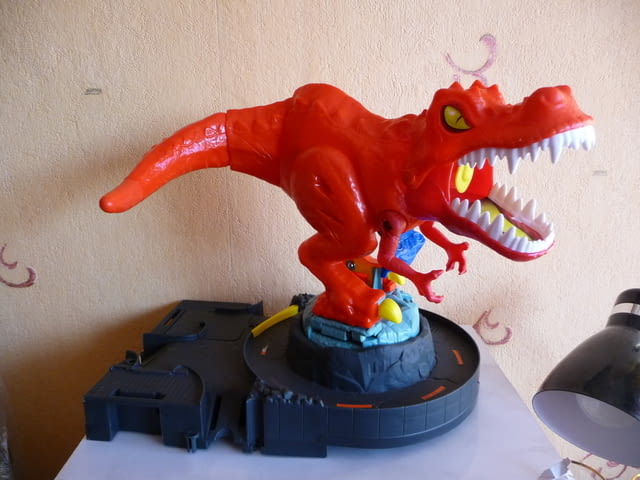 Динозавър писта Хот Уилс Hot Wheels яде колички колекции метални - снимка 1