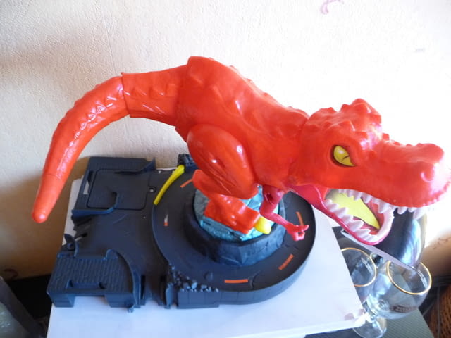 Динозавър писта Хот Уилс Hot Wheels яде колички колекции метални - снимка 3