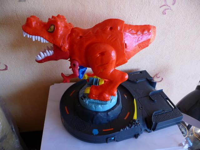 Динозавър писта Хот Уилс Hot Wheels яде колички колекции метални - снимка 4