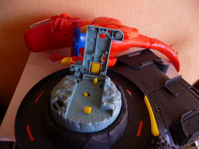 Динозавър писта Хот Уилс Hot Wheels яде колички колекции метални - снимка 7