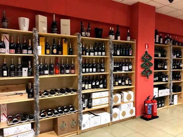 Обзавеждане за магазини - град Варна | По Поръчка