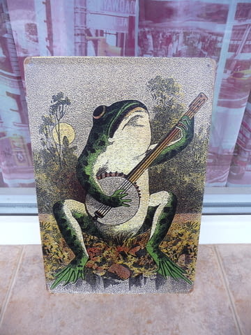 Метална табела музика жаба свири на струнен инструмент китар, град Радомир - снимка 1
