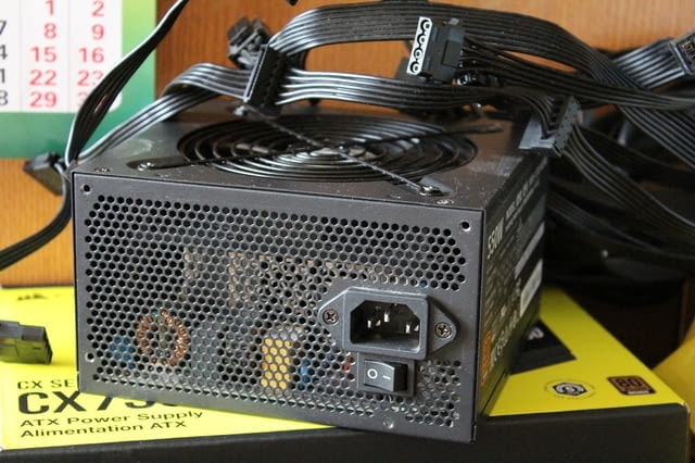 Захранващ блок за настолен гейминк компютър Cooler Master MWE Bronze 550W - снимка 1