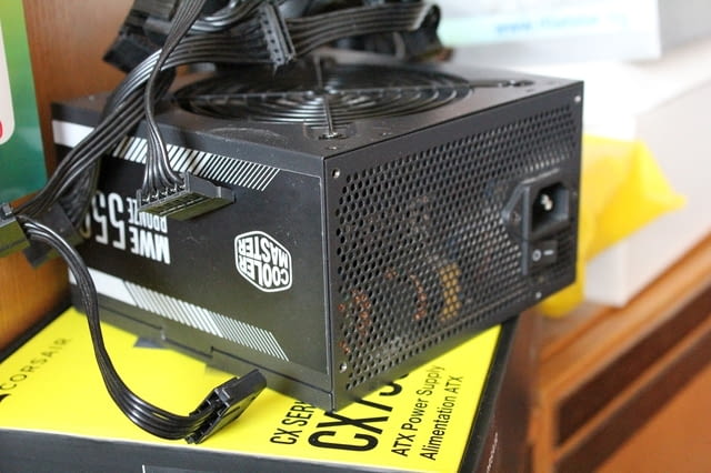 Захранващ блок за настолен гейминк компютър Cooler Master MWE Bronze 550W - снимка 2