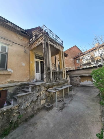 Самостоятелна КЪЩА до ОУ "Св. Климент Охридски", city of Haskovo | Houses & Villas - снимка 1