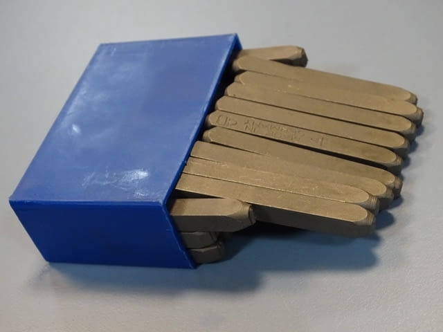 Комплект шлосерски букви-кирилица 4 mm Gravurem Cyrillic Alphabet (А-Я) 58-61 HRC - снимка 3