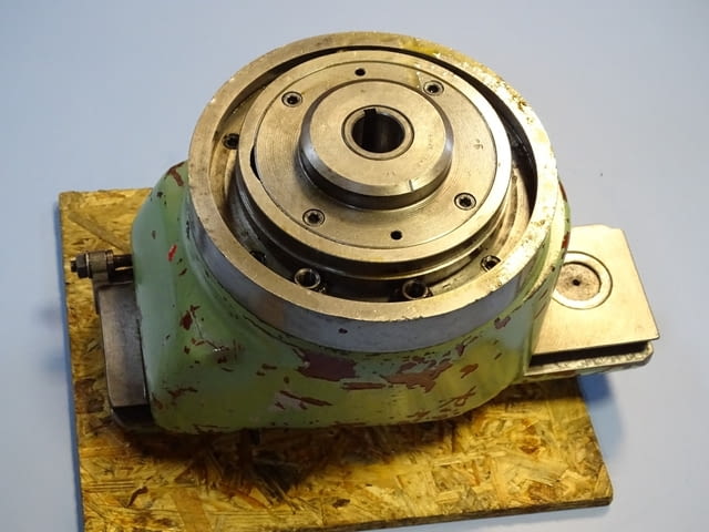 Щос глава за универсална фреза TOS FN25 Slotting Head, град Пловдив | Промишлено Оборудване - снимка 11