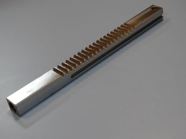 Зъбна рейка за фреза Makino L-340 mm - град Пловдив | Инструменти - снимка 1