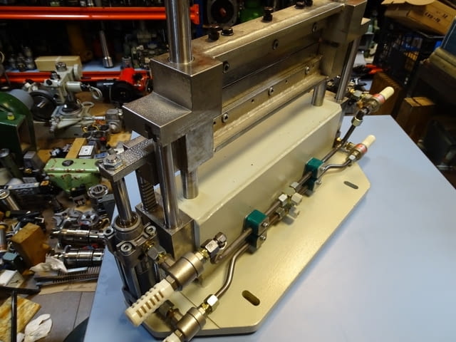 Пневматична гилотина за пластмаса Battenfeld Fischer TM-325 Pneumatic Cuillotine Cutter Plastic - снимка 2