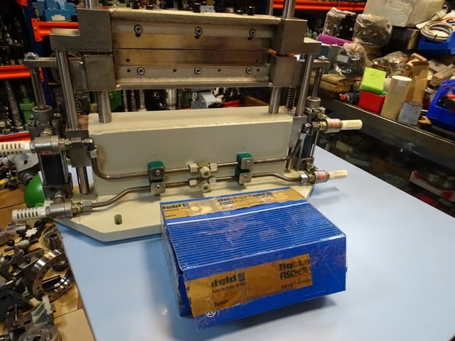 Пневматична гилотина за пластмаса Battenfeld Fischer TM-325 Pneumatic Cuillotine Cutter Plastic - снимка 12