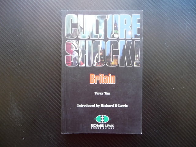 Terry Tan : Culture shock! Britain Жиеот и учене във Великобритания Англия - снимка 1
