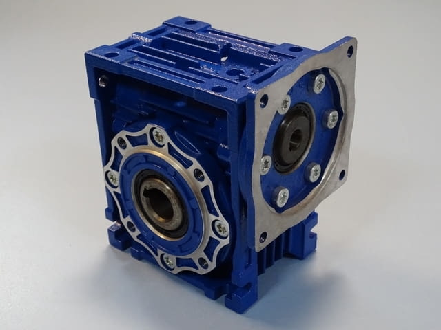 Червячен редуктор MOTOVARIO NHPV040 worm gear reducer i:30.00 - снимка 3