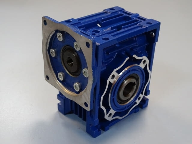 Червячен редуктор MOTOVARIO NHPV040 worm gear reducer i:30.00 - снимка 1