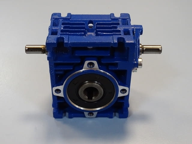 Червячен редуктор MOTOVARIO NRV030 worm gear reducer i:10.00, city of Plovdiv - снимка 1