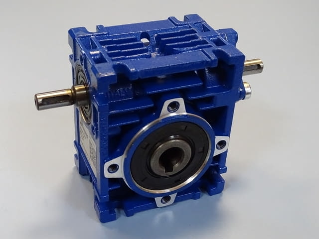 Червячен редуктор MOTOVARIO NRV030 worm gear reducer i:10.00, city of Plovdiv - снимка 3