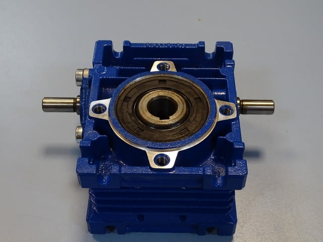 Червячен редуктор MOTOVARIO NRV030 worm gear reducer i:10.00, city of Plovdiv - снимка 6