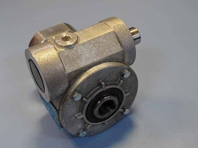 Червячен редуктор GHIRRI MOTORIDUTTORI MRV05 F1 worm gear reducer 1:10 - снимка 7