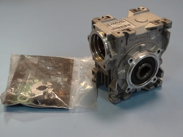 Червячен редуктор VARVEL FRT-G40 reducer worm gear box 1:15, city of Plovdiv - снимка 1