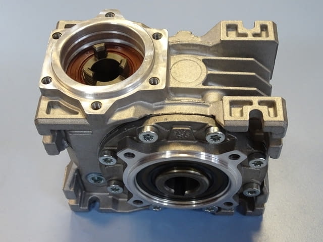 Червячен редуктор VARVEL FRT-G40 reducer worm gear box 1:15, city of Plovdiv - снимка 8