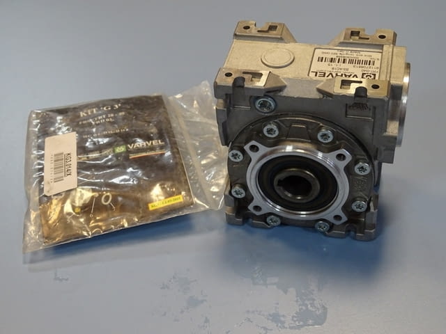 Червячен редуктор VARVEL FRT-G40 reducer worm gear box 1:15, city of Plovdiv - снимка 11