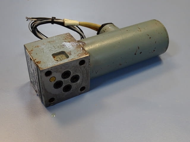 Хидравличен разпределител Daikin DSOM4-2G012N-100 solenoid valve 100V - снимка 5