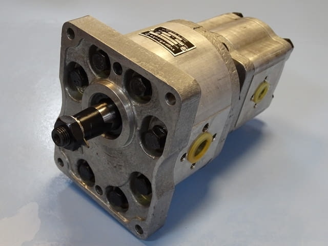 Хидравлична помпа сдвоена "Хидравлика" С54Х/С25Х 175 Bar 1500 min-1 - снимка 1