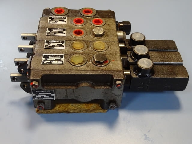 Хидравличен разпределител за мотокар "Хидравлика" 346КК1-1 4-секции - снимка 2