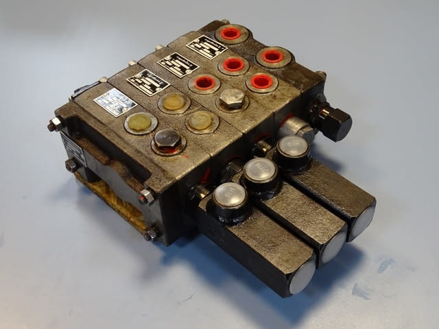 Хидравличен разпределител за мотокар "Хидравлика" 346КК1-1 4-секции - снимка 9