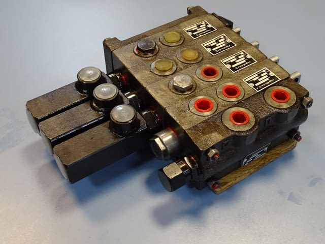 Хидравличен разпределител за мотокар "Хидравлика" 346КК1-1 4-секции - снимка 10