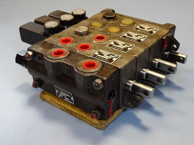 Хидравличен разпределител за мотокар "Хидравлика" 346КК1-1 4-секции - снимка 12