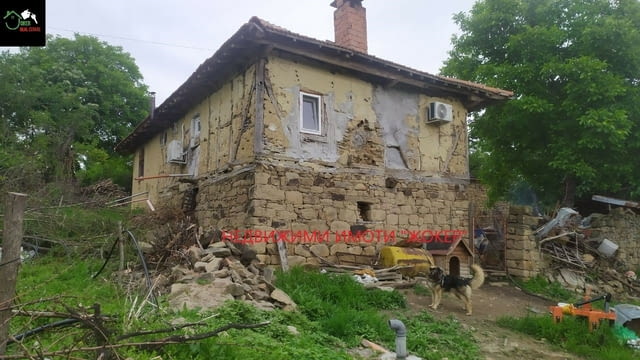 Къща с двор в село Габровци - махала Свирците, village Gabrovci | Houses & Villas - снимка 1