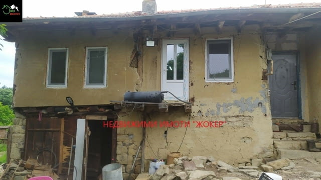 Къща с двор в село Габровци - махала Свирците, village Gabrovci | Houses & Villas - снимка 2