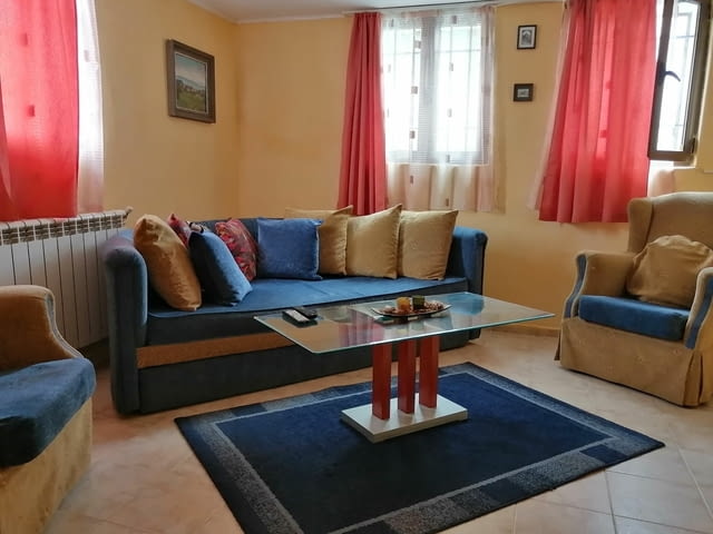 Самостоятелна вила на Килифаревския манастир, 10 км от Велико Търново - снимка 4