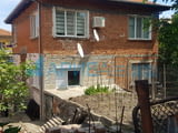 Етаж от къща с два гаража в Хасково