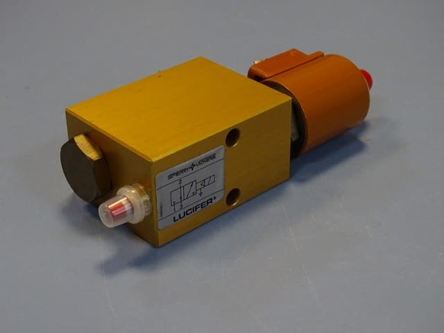 Пневматичен вентил Sperry Vickers Lucifer 331F74 pneumatic valve 24VDC - снимка 1