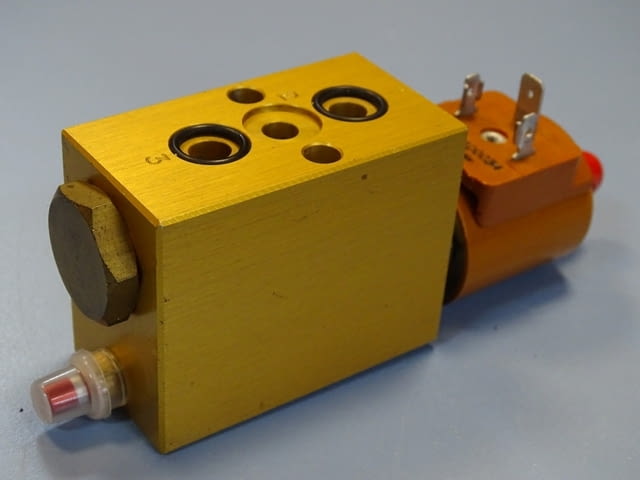 Пневматичен вентил Sperry Vickers Lucifer 331F74 pneumatic valve 24VDC - снимка 3