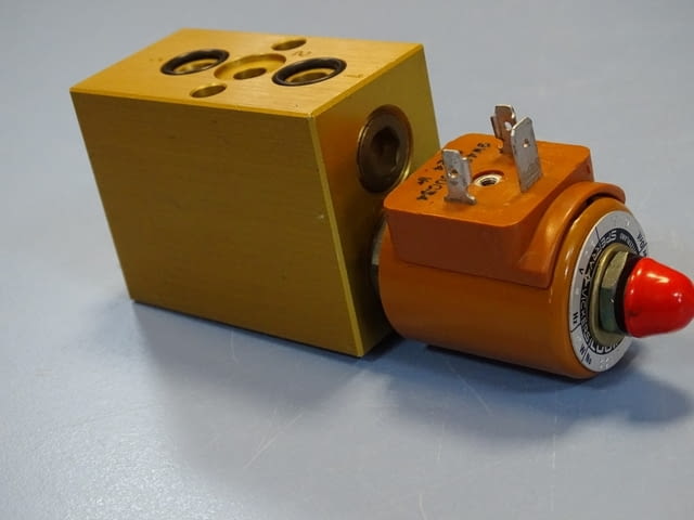 Пневматичен вентил Sperry Vickers Lucifer 331F74 pneumatic valve 24VDC - снимка 8