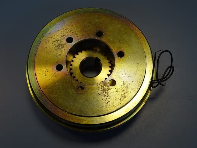 Електромагнитна спирачка FUJI Electric WKM020G-1045 Electromagnetic Brake 24VDC - снимка 2