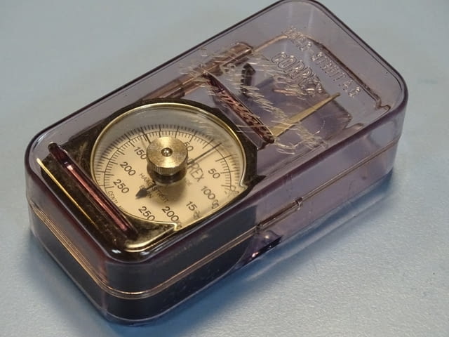 Грамометър CORREX HAAG-STREIT Bern tension gauge Gramm Pond 250-0-250 - снимка 8