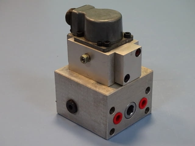 Серво клапан MOOG mod 77-720/77-715 flow control servo valve, град Пловдив - снимка 4