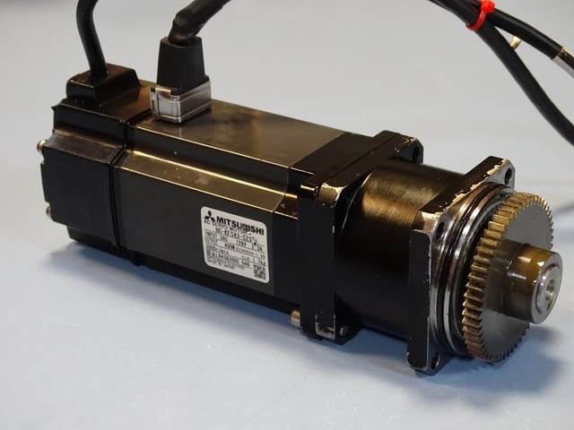 Серво мотор MITSUBISHI HC-KFS43-S23 AC servo motor 129V 3000min-1 - снимка 3