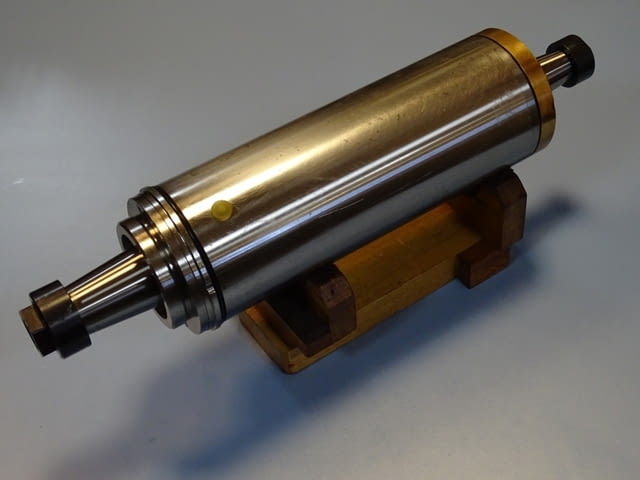 Хидростатичен шпиндел за шлайф USSR ф100mm L-315mm 228-5, град Пловдив | Промишлено Оборудване - снимка 1