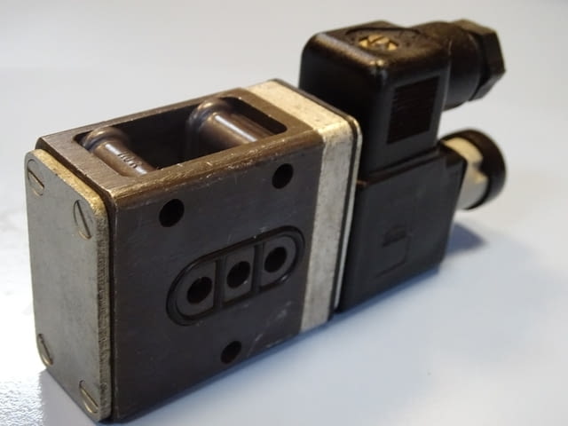 Пневматичен разпределител HERION 80202-04 Solenoid Valve 48VAC/24VDC - снимка 2