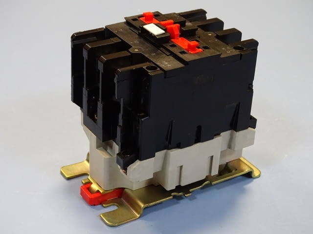 Контактор Telemecanique LC1-D633 M7 contactor 80A 220V/50Hz, град Пловдив - снимка 2